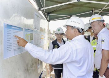 Wagub Jabar Uu Ruzhanul Ulum meninjau perbaikan jalan