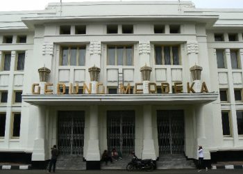 jalan sekitar gedung merdeka