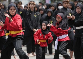 8 atlet pencak silat