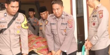 Kapolda Jabar Melayat Almarhum IPDA Tarlin  yang Meninggal Saat Tugas di Pospam Lebaran