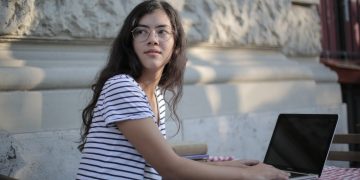 pekerja memulai usaha anak muda