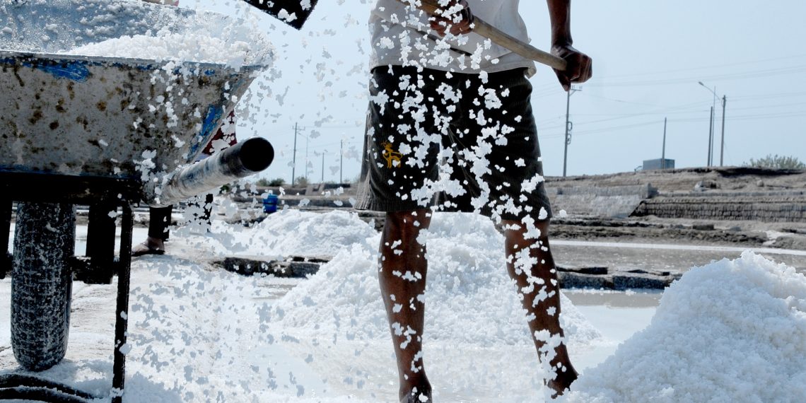 Ilustrasi garam rakyat (pexels)