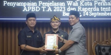rapat paripurna dprd kota bandung