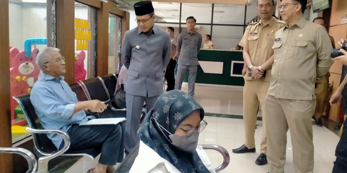 Bupati Bandung Dadang Supriatna sidak kantor Bapenda (Pemkab Bandung)