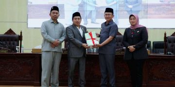 Pj Bupati Bekasi Dani Ramdan di DPRD Kab. Bekasi (Pemkab. Bekasi)