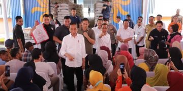 Bupati Bogor Dampingi Presiden Jokowi Pantau Gudang Bulog