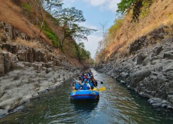 rafting Leuwi Kanjeng Dalem sungai wisata garut