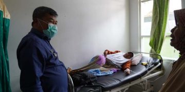 Bupati Garut tengok pasien keracunan (Garutkab.go.id)