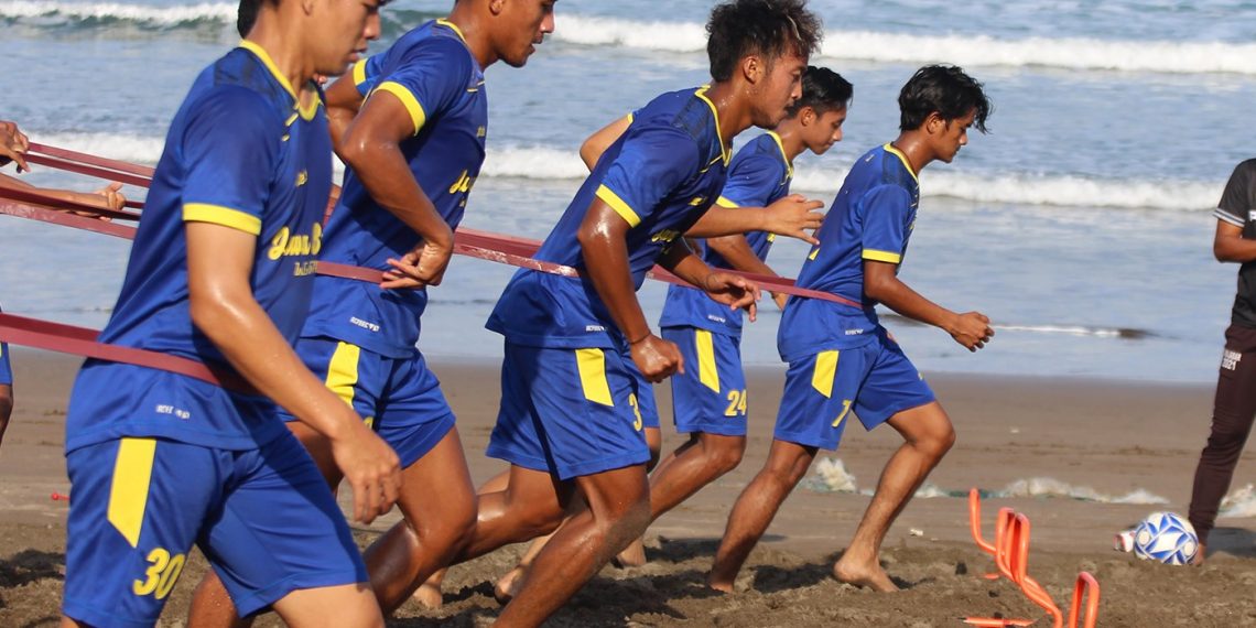 latihan sepak bola