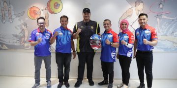 Menteri Pemuda dan Olahraga Republik Indonesia (Menpora RI) Dito Ariotedjo menerima audiensi Mandalika Racing Team Indonesia di ruang kerjanya, Lantai 10 Kemenpora, Jumat (6/10) sore. (foto:raiky/kemenpora.go.id)