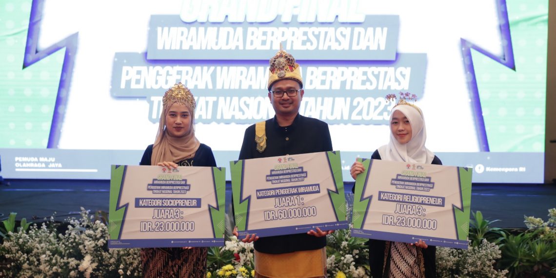 Zainal Abidin meraih juara satu pada kategori penggerak wiramuda tingkat nasional 2023. Pria asal Aceh itu menyampaikan apresiasi dan terima kasih atas inisiasi yang telah mendukung pengembangan wiramuda di Tanah Air. (foto:raiky/kemenpora.go.id)