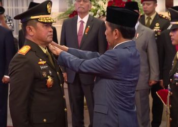 Presiden RI Joko Widodo (Jokowi) melantik Letnan Jenderal TNI Maruli Simanjuntak sebagai Kepala Staf Angkatan Darat