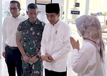 Presiden Jokowi menjenguk Doni Monardo