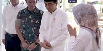 Presiden Jokowi menjenguk Doni Monardo