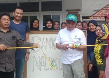 Peresmian Bank Sampah Naluk di Sumedang