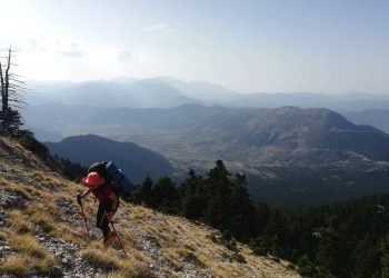 Hiking mendaki gunung