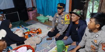 Aparat Polres Sukabumi berikan bantuan kepada korban longsor