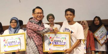 Pj Bupati Bekasi Dani Ramdan beri penghargaan UMKM