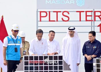 Presiden Jokowi meresmikan PLTS Terapung Cirata 192 MWP, Kamis (09/11/2023) di Purwakarta, Jawa Barat. (Foto: BPMI Setpres)