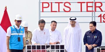 Presiden Jokowi meresmikan PLTS Terapung Cirata 192 MWP, Kamis (09/11/2023) di Purwakarta, Jawa Barat. (Foto: BPMI Setpres)