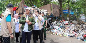 Sekda Kota Bandung Ema Sumarma di TPS