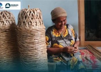 Perajin bongsang bambu di Sumedang (sumedangkab.go.id)