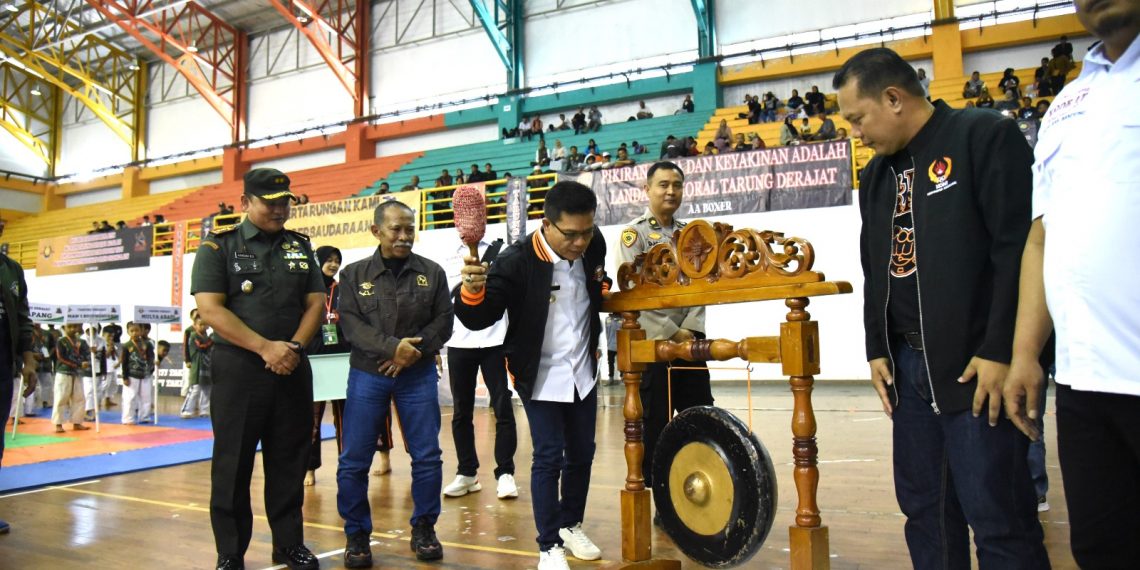 Bupati buka kejuaraan Tarung Derajat