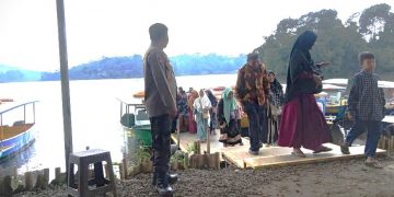 Polisi berjaga di Situ Lengkong Panjalu Ciamis