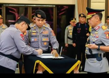 Kapolri Jenderal Listyo Sigit Prabowo melantik Brigjen Aan Suhanan sebagai Kepala Korps Lalu- Lintas (Kakorlantas) Polri, di Gedung Rupatama Mabes Polri, Kamis (14/12/2023).