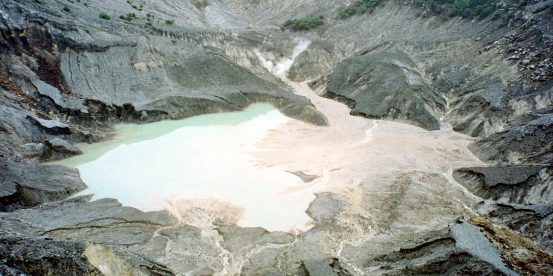 Kawah Gunung Tangkuban Parahu