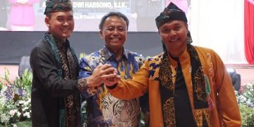 Pj Bupati Sumedang Herman Suryatman menghadiri kegiatan malam pisah sambut Kapolres Sumedang dari AKBP Indra Setiawan SH. S.IK. kepada AKBP Joko Dwiharsono, S.IK, Jumat malam (22/12) di Ballroom Asia Plaza Sumedang.