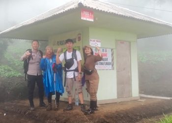 Polisi jaga para pendaki Gunung Cikuray Garut