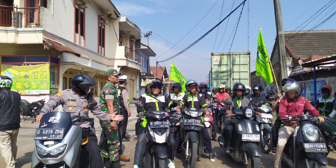 Polisi kawal aksi buruh ke Gedung Sate