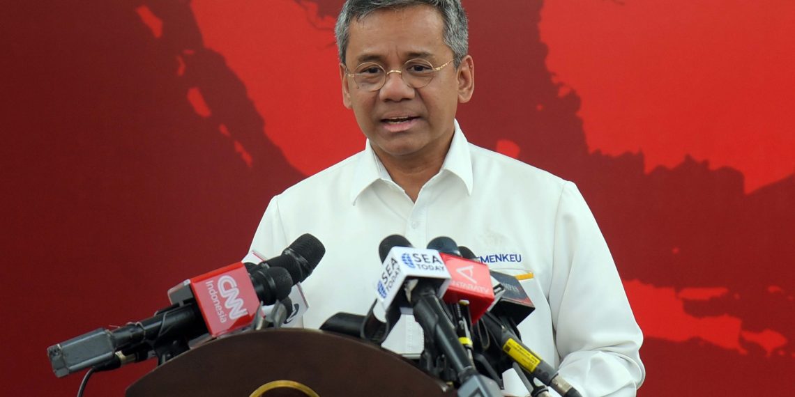 Wamenkeu Suahasil Nazara memberikan keterangan pers, di Komplek Istana Kepresidenan, Jakarta, Senin (11/12/2023). (Foto: Humas Setkab/Rahmat)Read more: https://setkab.go.id/presiden-jokowi-minta-realisasi-apbn-2024-sejak-awal-tahun/