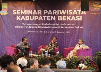 Pj Bupati Bekasi Dani Ramdan tampil sebagai Moderator pada Seminar Pengembangan Pariwisata Berbasis Industri yang digelar Dinas Pariwisata Kabupaten Bekasi di Hotel President Ecxecutive Club Jababeka pada Kamis (21/12/2023). FOTO : JAJA JAELANI/NEWSROOM D ISKOMINFOSANTIK.