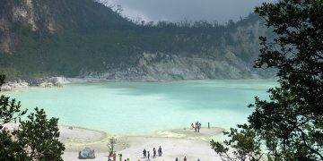Wisata Kabupaten Bandung Kawah Putih (wikipedia)