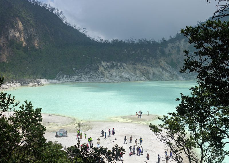 Wisata Kabupaten Bandung Kawah Putih (wikipedia)