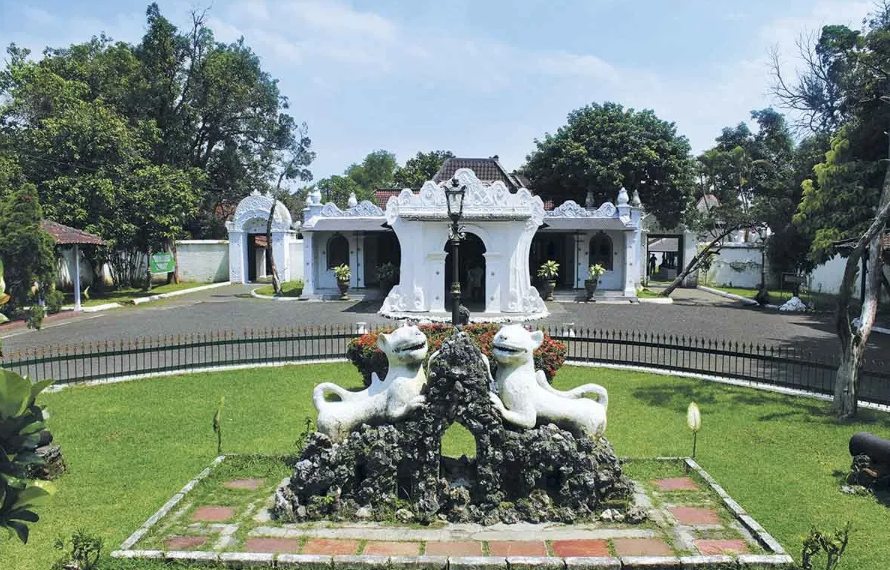Keraton Kasepuhan Kota Cirebon