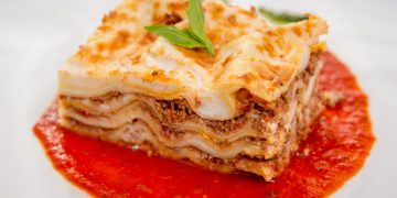 Menu sarapan sederhana italia lasagna