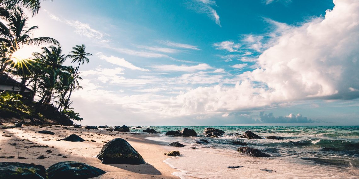 Liburan ke pantai tersembunyi