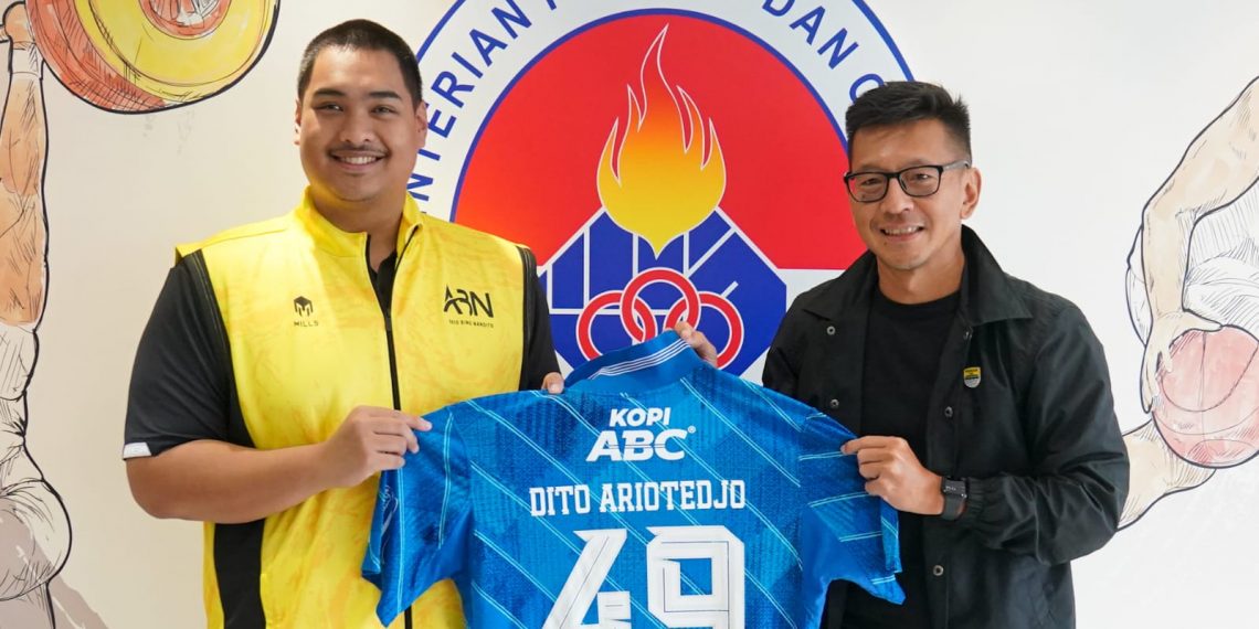 Menteri Pemuda dan Olahraga Republik Indonesia (Menpora RI) Dito Ariotedjo, menerima audiensi dari Deputy CEO PT Persib Bandung Bermartabat (PBB), Teddy Tjahjono yang hadir bersama Operasional Rian Ihsan dan Publication Adhi Pratama di ruang rapat lantai 10 Kantor Kemenpora, Senayan, Jakarta, Jumat (8/12).(foto:egan/kemenpora.go.id)