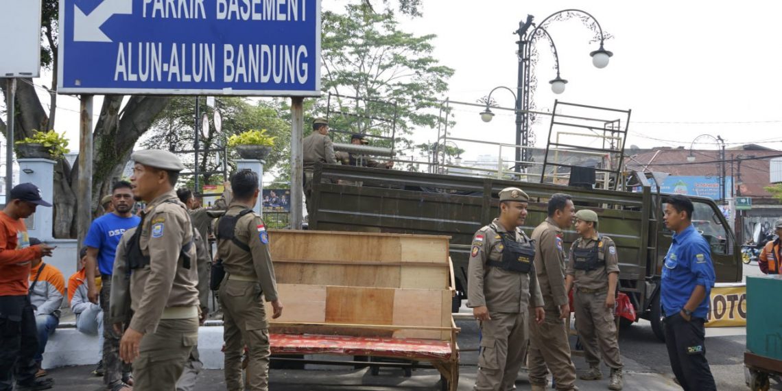 Penertiban PKL Kota Bandung (bandung.go.id)