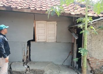 rumah retak