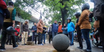 Sekda Kota Bandung meninjau trotoar