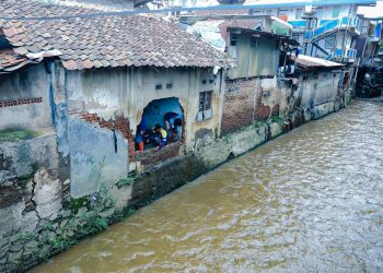 Banjir Braga merusak sejumlah rumah di Kelurahan Braga Kecamatan Sumur Bandung Kota Bandung beberapa hari lalu. Pemerintah Kota (Pemkot) Bandung akan segera membantu memperbaiki rumah warga yang rusak akibat banjir itu.