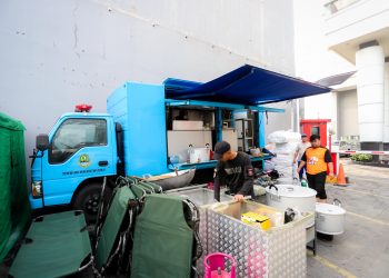 Dapur umum untuk warga Braga yang terkena dampak banjir didirikan Tim Taruna Siaga Bencana (Tagana) Kota Bandung. Dapur umum untuk warga Braga itu didirikan pada Kamis 11 Januari 2024.