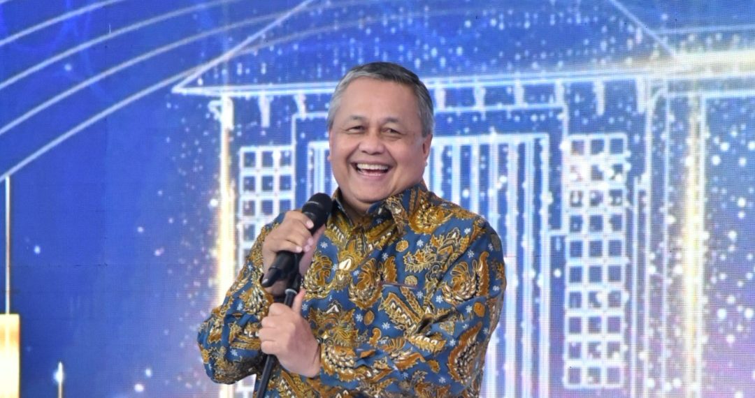 Bagaimana BI menghadapi tantangan keungan global di tahun 2024 ini. Di tengah tantangan pasar keuangan global di tahun 2024, Gubernur Bank Indonesia (BI), Perry Warjiyo optimis menyikapi kondisi tersebut melalui 3 (tiga) hal.