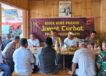 Jum’at Curhat di Kampung Naga digelar oleh Polres Tasikmalaya sebagai program rutin Polri dalam menampung informasi langsung dari masyarakat. Acara Jum’at Curhat di Kampung Naga berlangsung Jum’at (12/1/2023), dipimpin Kapolres Tasikmalaya AKBP Bayu Catur Prabowo.