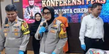 Kapolresta Cirebon, Kombes Poiisi Sumarni, memberikan keterangan pers, pengungkapan kasus suami bunuh istri dan jasadnya dibuang ke aliran sungai, di Mapolresta Cirebon, Senin (22/01/2024).(Foto: Humas Polresta Cirebon)