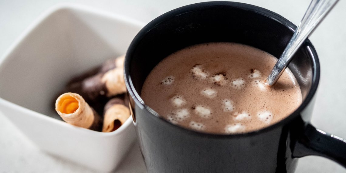 Minuman hangat cokelat konsumsi gula